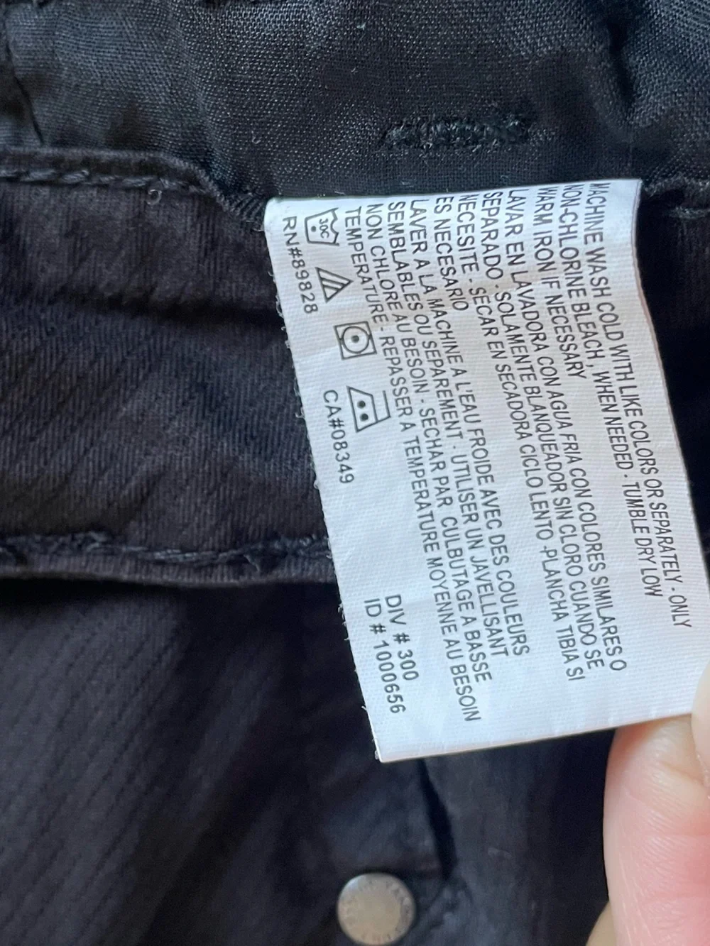 Gloria Vanderbilt black bermuda